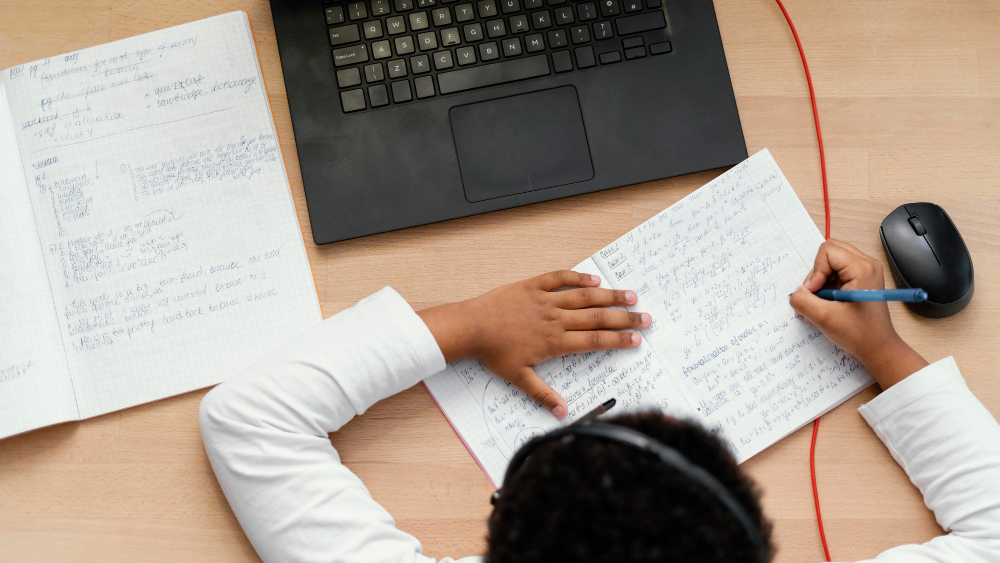 Examen UdeG 2026-A: Guía de próximos pasos (Entrega de documentos) 11 ¿Ya hiciste el examen de admisión UdeG 2026-A? ¡No has terminado! Conoce las fechas y cómo subir tus documentos (acta y certificado) para completar tu trámite.