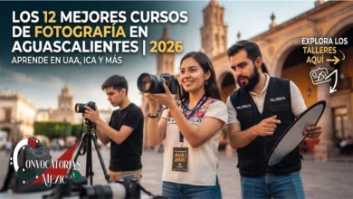 Estudiantes de fotografía realizando prácticas con cámara y relector de luz en el centro histórico de Aguascalientes.