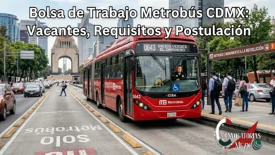 Bolsa de Trabajo Metrobús CDMX. Texto superpuesto: Vacantes, Requisitos y Postulación. Imagen de un Metrobús rojo de la línea 1 en la estación Monumento a la Revolución en la Ciudad de México con el Monumento a la Revolución al fondo