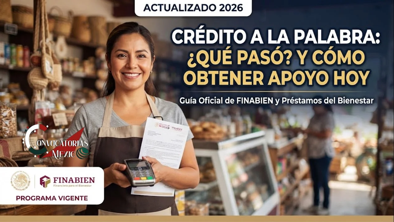 Emprendedora mexicana en su micronegocio revisando información sobre los Créditos a la Palabra y Tandas del Bienestar