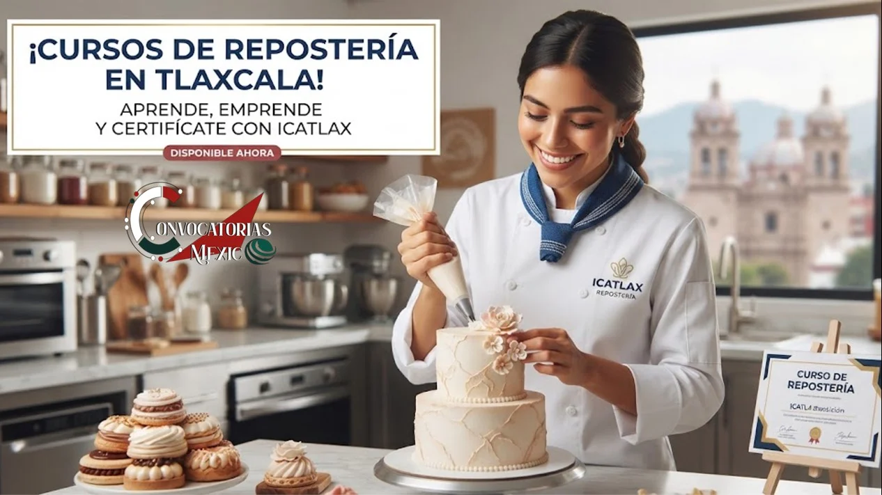 Una chef pastelera sonriente en un taller de ICATLAX en Tlaxcala decorando un pastel de bodas. Al fondo, se ven los arcos de la ciudad. En la mesa, hay un diploma oficial y un texto que dice 'Cursos de Repostería en Tlaxcala'.