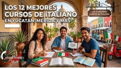 Tres estudiantes universitarios sonrientes estudiando italiano con libros, cuadernos y laptop con la bandera de Italia en una mesa al aire libre, con arcos de arquitectura colonial y la Catedral de Mérida de fondo
