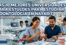 Las 10 Mejores Universidades para Estudiar Odontología en Nayarit 2026: Costos y Admisión 12 Una pareja de estudiantes de odontología sonrientes en una clínica universitaria moderna, examinando un modelo dental y una tablet que muestra anatomía dental, con la Catedral de Tepic visible a través de la ventana al fondo.