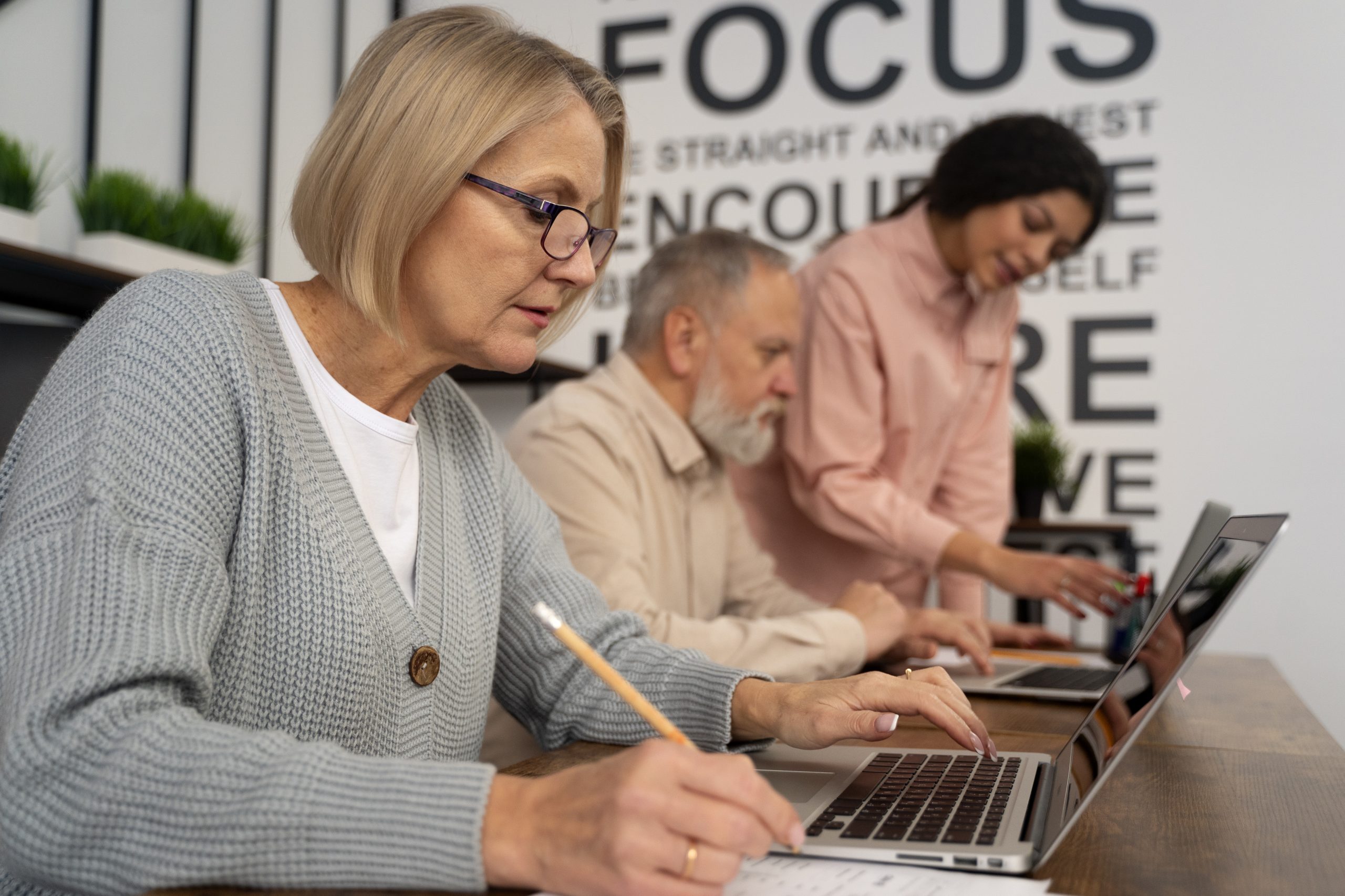 Lanzan nuevos cursos de capacitación digital en el Aula de Adultos Campo de Belchite