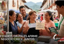Grupo de mujeres emprendedoras recibiendo información y autorización de un préstamo grupal Afirme para su negocio.