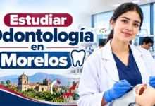 Estudiante de odontología practicando en un laboratorio clínico moderno con simuladores dentales en una universidad de Morelos.