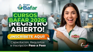 Mujer señalando aviso de registro abierto para los Cursos Bafar de capacitación laboral en plantas de producción.