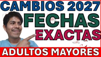 Manos de un adulto mayor sosteniendo una tarjeta del Banco del Bienestar con franja morada y señalando la fecha de caducidad.